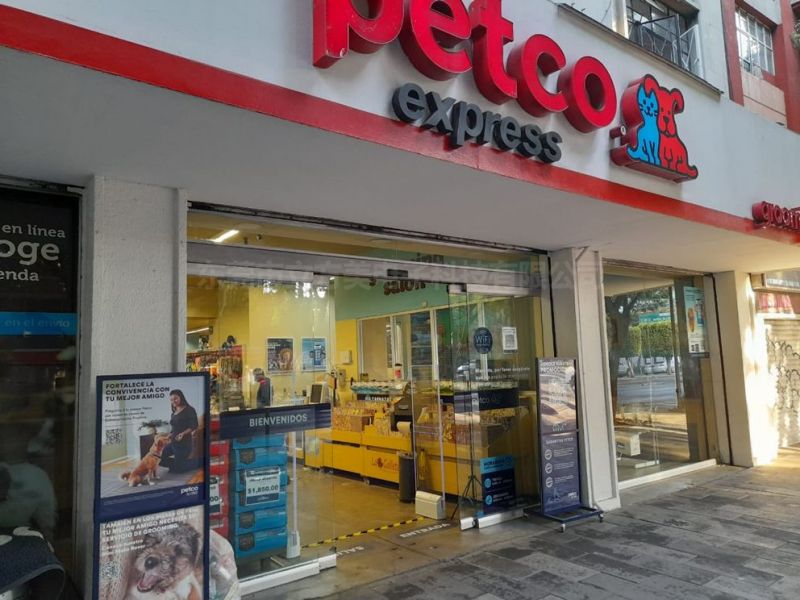 Petco پالتو جانوروں کی دکان ایک ایمینو اینٹی تھیفٹ ڈیوائس انسٹال کرتی ہے۔